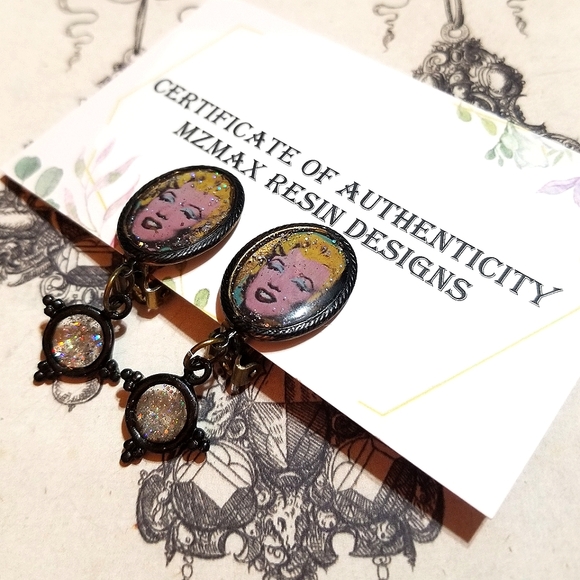 MARILYN  MONROE  MzMax Resin Designs Beautiful Clip on Earrings - Picture 3 of 7